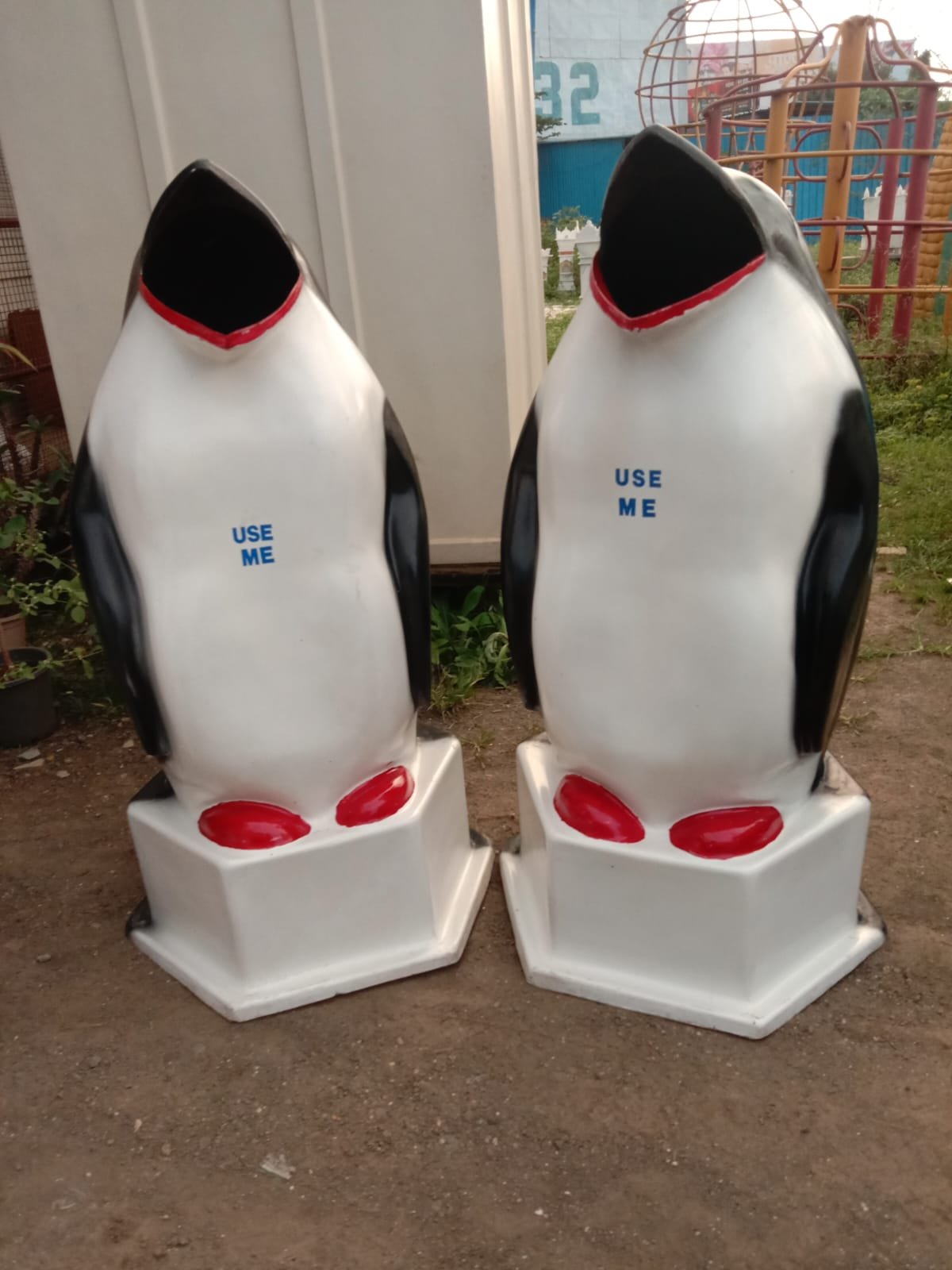Penguin Dustbin